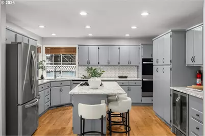 2807 SW 28th Dr, Portland, OR 97219 - Photo 8