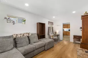803 Pacific Ave, Kelso, WA 98626 - Photo 8