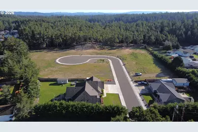 1070 Park Pl, Coos Bay, OR 97420 - Photo 1
