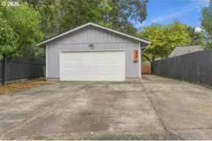 230 Mayfair Dr, Saint Helens, OR 97051 - Photo 2
