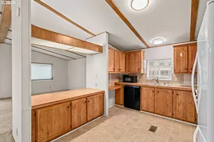 1400 Candlelight Dr, Eugene, OR 97402 - Photo 10