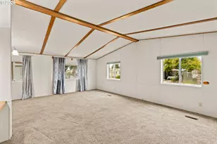 1400 Candlelight Dr, Eugene, OR 97402 - Photo 6