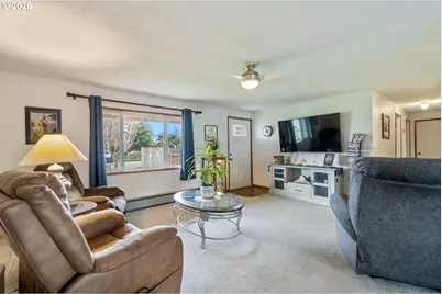 608 Cottonwood Ave, Tillamook, OR 97141 - Photo 4