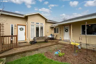 608 Cottonwood Ave, Tillamook, OR 97141 - Photo 2