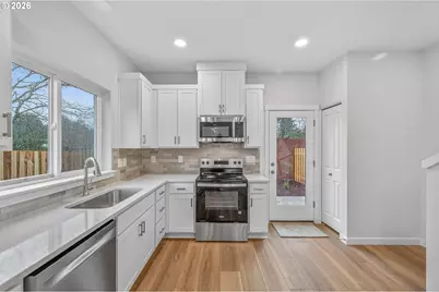 9251 E Burnside St, Portland, OR 97216 - Photo 12