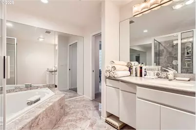 8408 NW Pinnacle Ct, Portland, OR 97229 - Photo 16