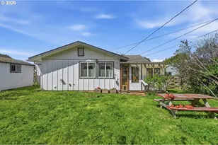 1621 Grant St, North Bend, OR 97459 - Photo 32