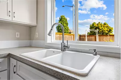 762 Burgundy Ave NE, Keizer, OR 97303 - Photo 10