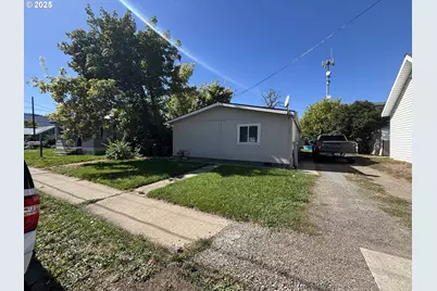 1404 N Cherry St, La Grande, OR 97850 - Photo 1