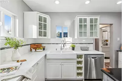 1405 NE 63rd Ave, Portland, OR 97213 - Photo 8