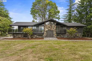 816 Si Town Rd, Castle Rock, WA 98611 - Photo 2