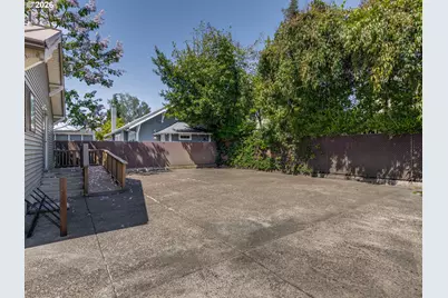 319 NE 5th St, McMinnville, OR 97128 - Photo 6