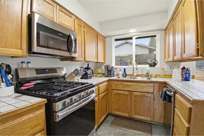 390 SW Ash St, Willamina, OR 97396 - Photo 14