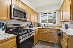 390 SW Ash St, Willamina, OR 97396 - Photo 14