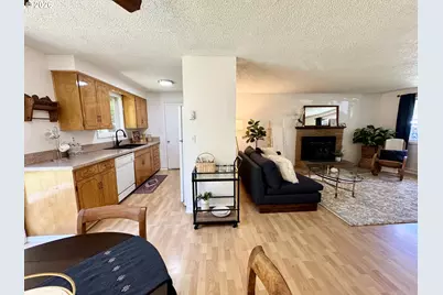 345 E Rosewood Ave, Eugene, OR 97404 - Photo 10