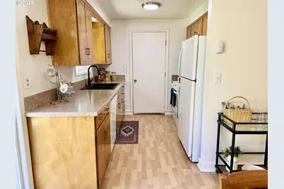 345 E Rosewood Ave, Eugene, OR 97404 - Photo 12