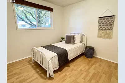 345 E Rosewood Ave, Eugene, OR 97404 - Photo 18