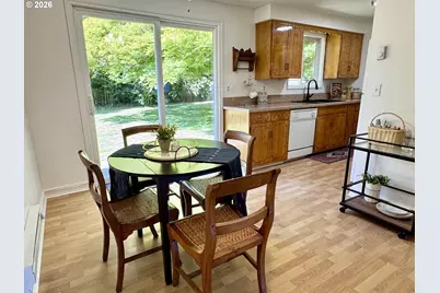 345 E Rosewood Ave, Eugene, OR 97404 - Photo 8