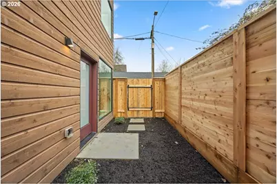 3530 N Borthwick Ave, Portland, OR 97227 - Photo 24