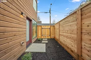 3530 N Borthwick Ave, Portland, OR 97227 - Photo 24