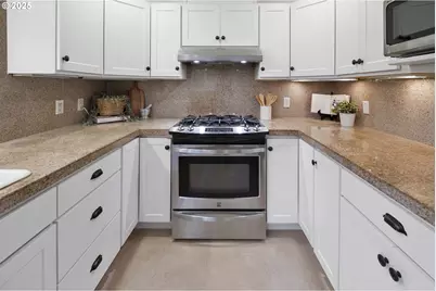 265 23rd St, Astoria, OR 97103 - Photo 14