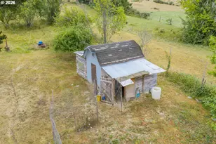 94708 Parsonage Ln, Broadbent, OR 97414 - Photo 10