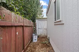 10815 SE Bush St, Portland, OR 97266 - Photo 22