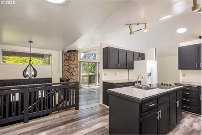 595 S 68th Pl, Springfield, OR 97478 - Photo 6