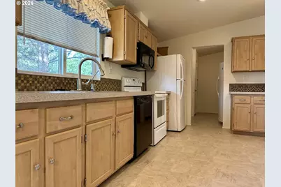 1809 26th St #38, La Grande, OR 97850 - Photo 6