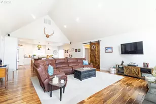 10501 I Ave, Island City, OR 97850 - Photo 6