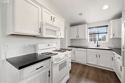 1121 Dahlia St, Woodburn, OR 97071 - Photo 6