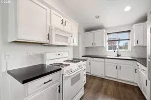 1121 Dahlia St, Woodburn, OR 97071 - Photo 6