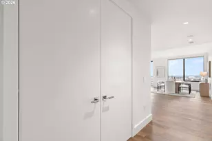 550 SW 10th Ave, Portland, OR 97205 - Photo 6