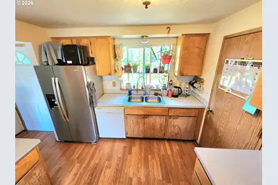 274 Georginna Dr, Roseburg, OR 97471 - Photo 4