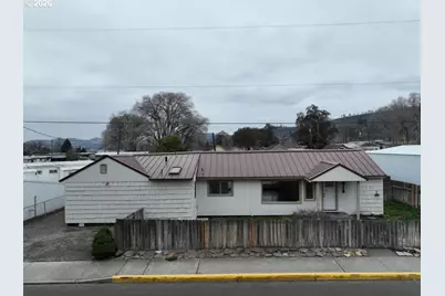 918 Snipes St, The Dalles, OR 97058 - Photo 2