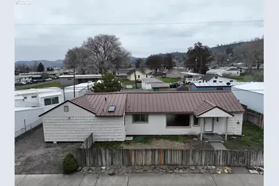 918 Snipes St, The Dalles, OR 97058 - Photo 1