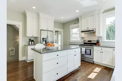131 SE 74th Ave, Portland, OR 97215 - Photo 12