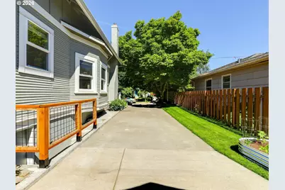 131 SE 74th Ave, Portland, OR 97215 - Photo 24