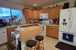 411 Sunnyside Dr, Winston, OR 97496 - Photo 6