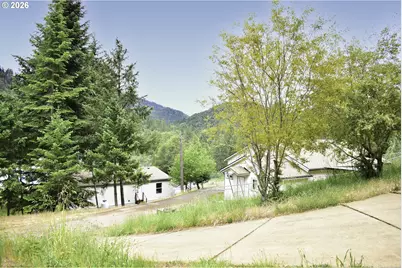 321 N Frontage Rd, Wolf Creek, OR 97497 - Photo 16