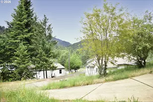 321 N Frontage Rd, Wolf Creek, OR 97497 - Photo 16