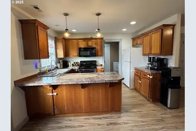 220 SE Hope Ct, Sheridan, OR 97378 - Photo 8