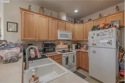 1036 9th St, Florence, OR 97439 - Photo 18