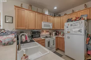 1036 9th St, Florence, OR 97439 - Photo 18