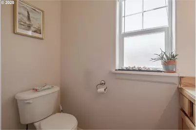 1036 9th St, Florence, OR 97439 - Photo 22