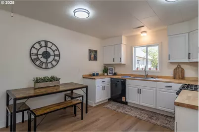 176 SE Hoover Ave, Roseburg, OR 97470 - Photo 12