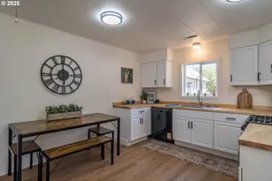 176 SE Hoover Ave, Roseburg, OR 97470 - Photo 12