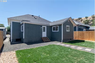 176 SE Hoover Ave, Roseburg, OR 97470 - Photo 34