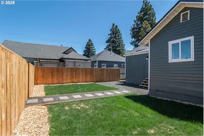 176 SE Hoover Ave, Roseburg, OR 97470 - Photo 36