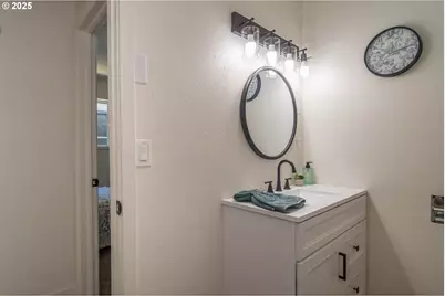 176 SE Hoover Ave, Roseburg, OR 97470 - Photo 14